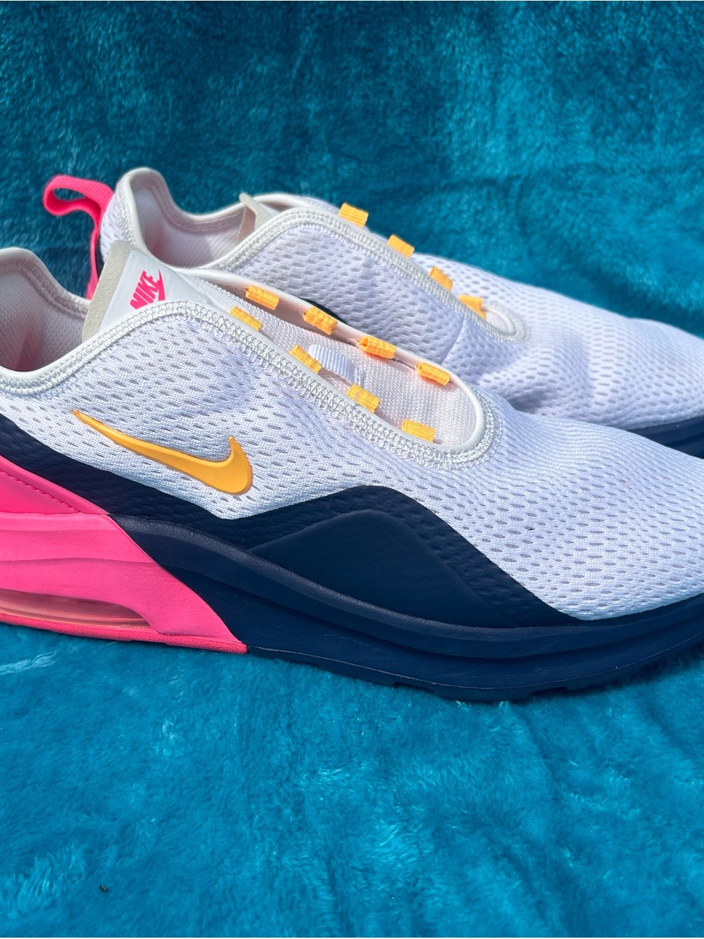 NIKE Air Max- motion 2- hyper pink, navy & white